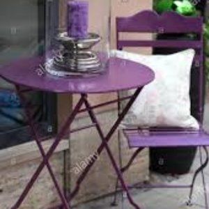 Purple metal tabel